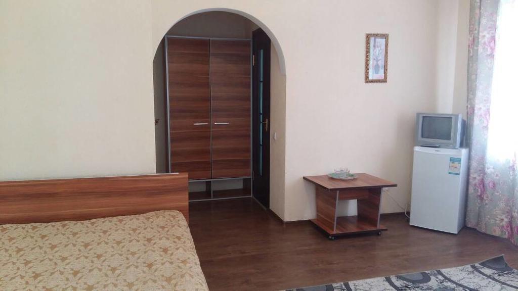 Hotel Gostinyi Dvor Бостери Экстерьер фото