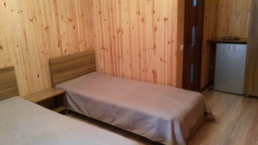 Hotel Gostinyi Dvor Бостери Экстерьер фото